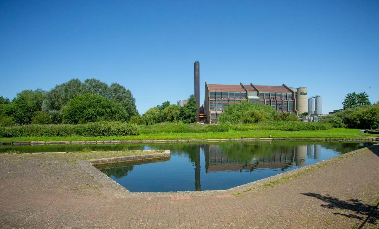 Lake View Apartment Northampton Eksteriør bilde