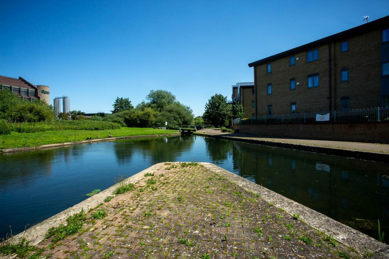 Lake View Apartment Northampton Eksteriør bilde